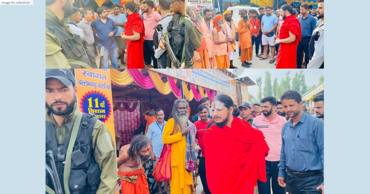 After Cloud Burst, Baba Swami Priyam Ji Visits Amarnath to Offer His Support and Prayers to the Devotees and Rescued Bhakts
